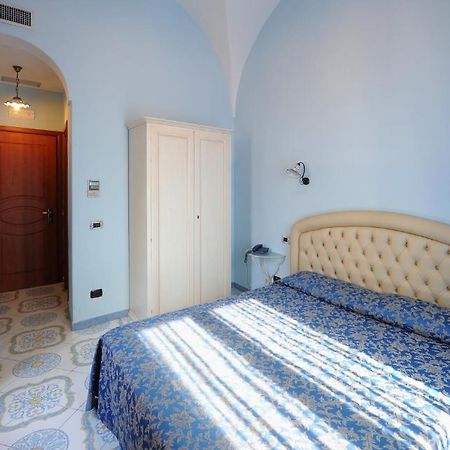 アマルフィ B ＆ B パラッツォ ピザーニ Bed & Breakfast 部屋 写真