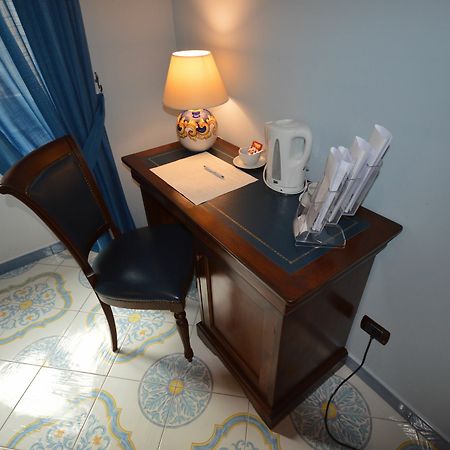 アマルフィ B ＆ B パラッツォ ピザーニ Bed & Breakfast エクステリア 写真