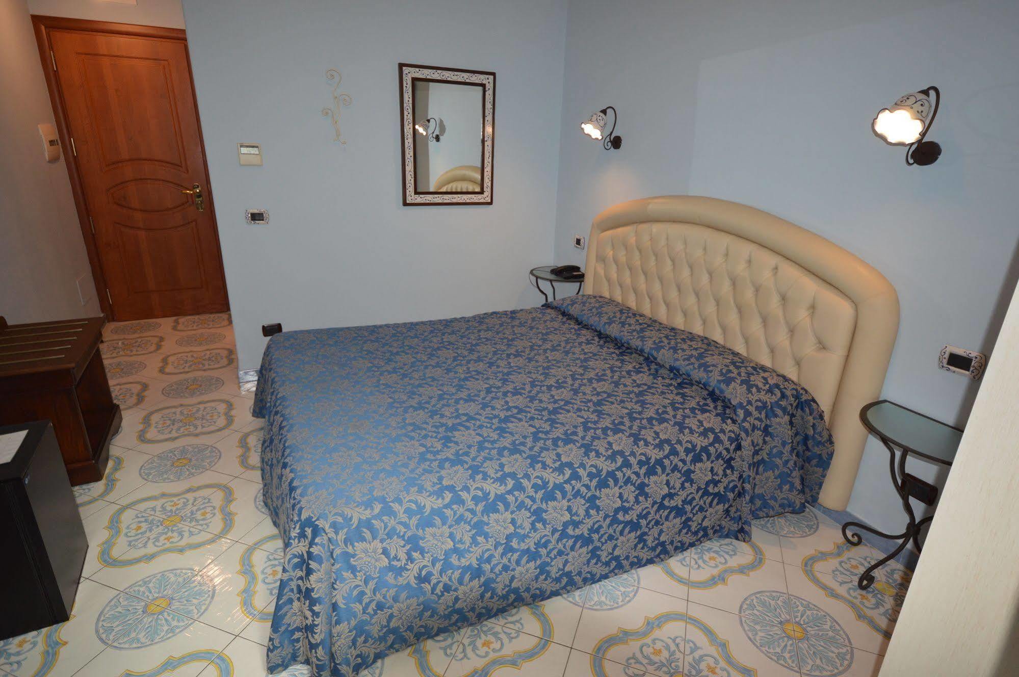 アマルフィ B ＆ B パラッツォ ピザーニ Bed & Breakfast エクステリア 写真