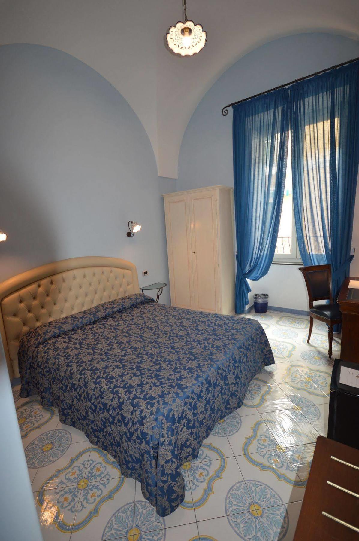 アマルフィ B ＆ B パラッツォ ピザーニ Bed & Breakfast エクステリア 写真