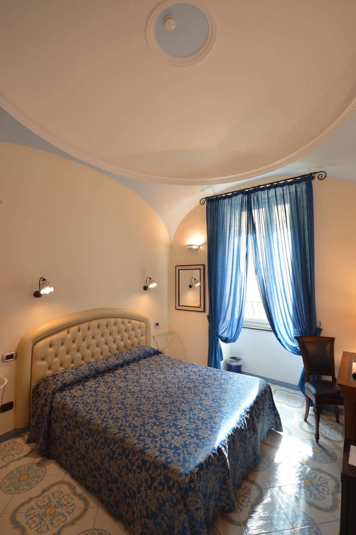 アマルフィ B ＆ B パラッツォ ピザーニ Bed & Breakfast エクステリア 写真