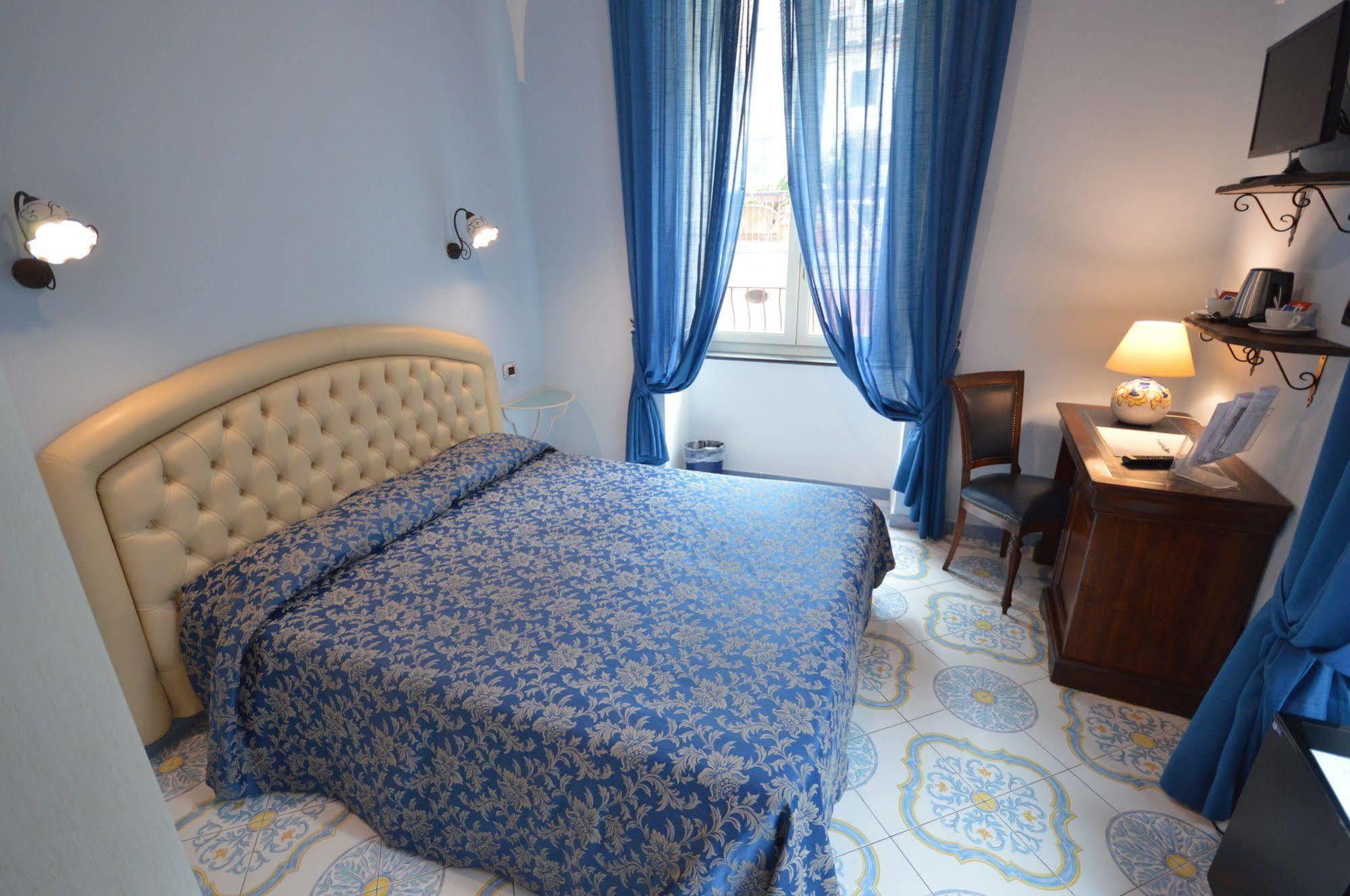 アマルフィ B ＆ B パラッツォ ピザーニ Bed & Breakfast エクステリア 写真
