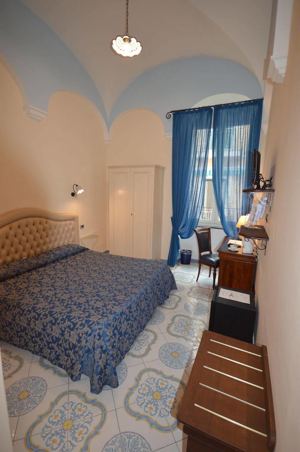 アマルフィ B ＆ B パラッツォ ピザーニ Bed & Breakfast エクステリア 写真
